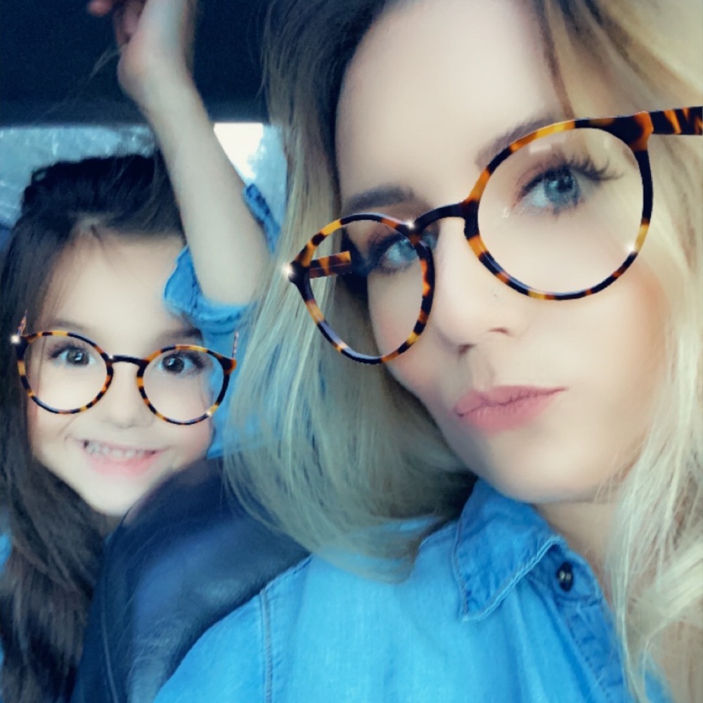 Meet your Posher, Demi